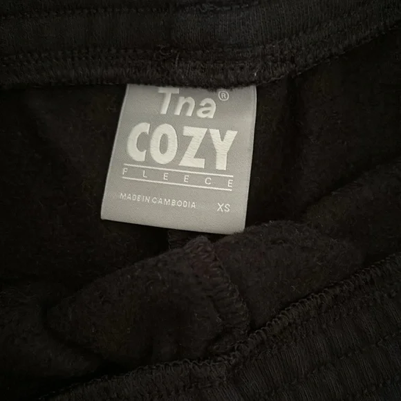 TNA cozy fleece sweat shorts - Picture 3 of 6